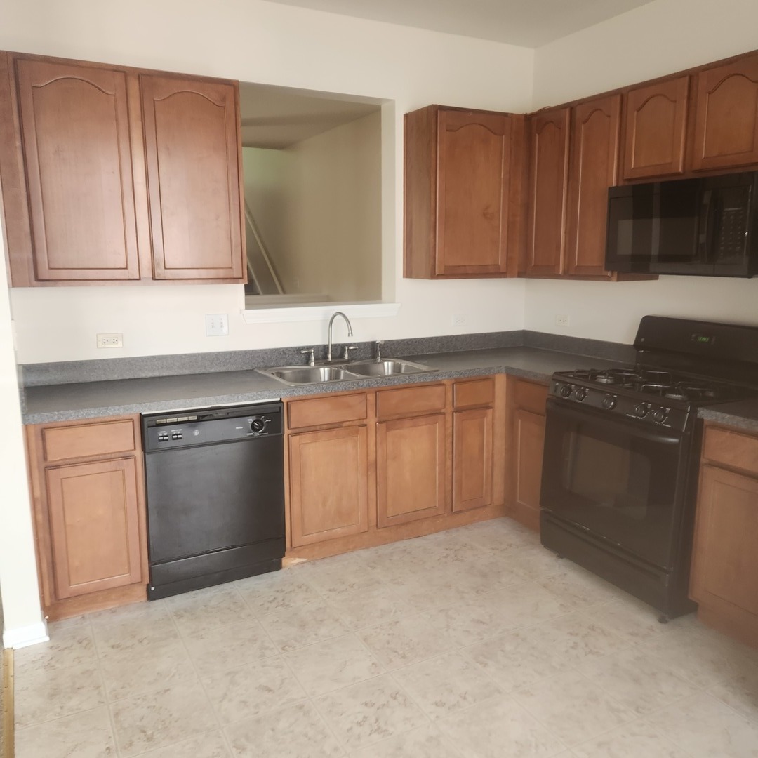 830 Summit Creek Drive Property Photo 4