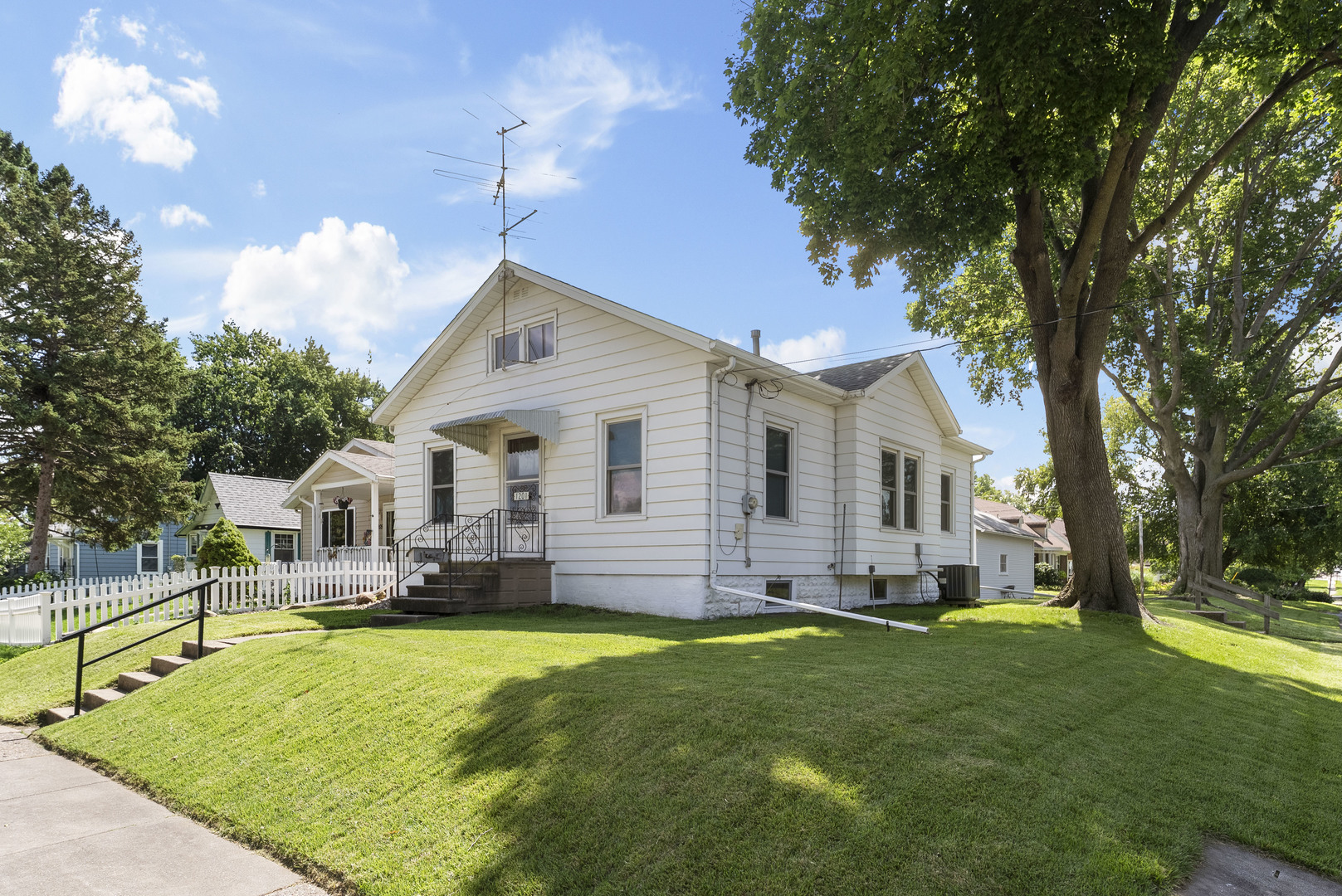 1201 E Central Park Avenue Property Photo 2