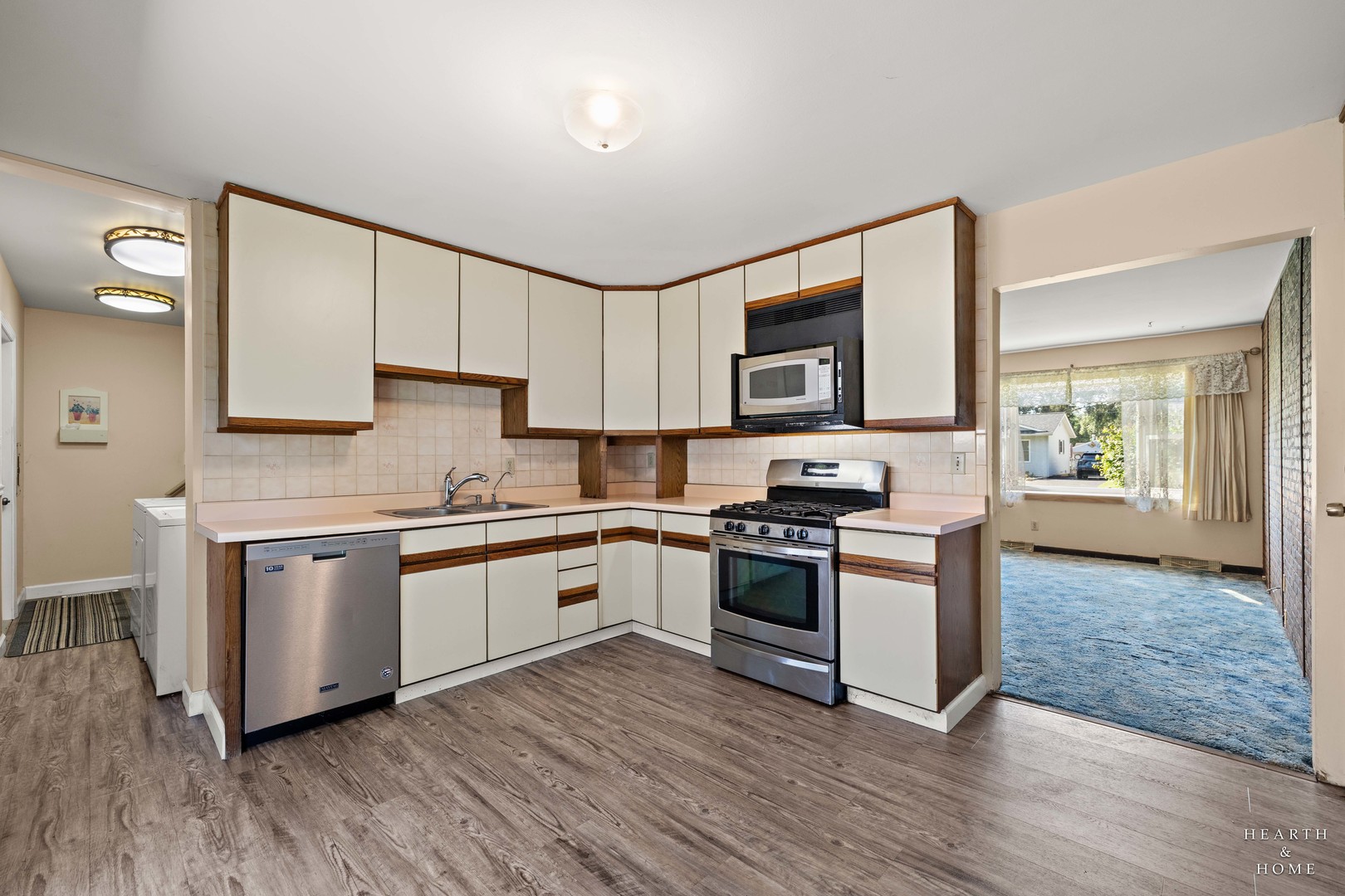 4904 Rose Street Property Photo 4