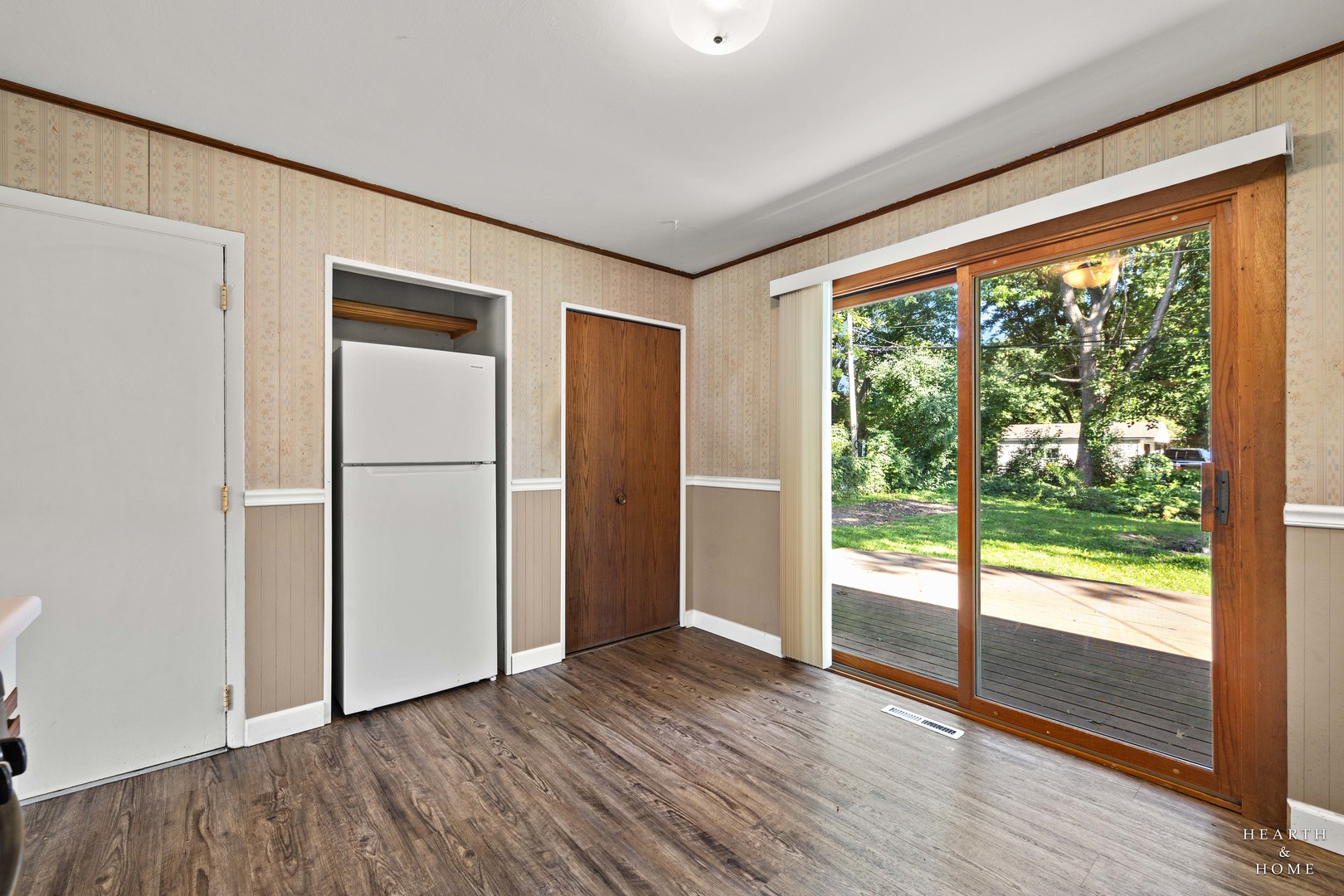 4904 Rose Street Property Photo 6