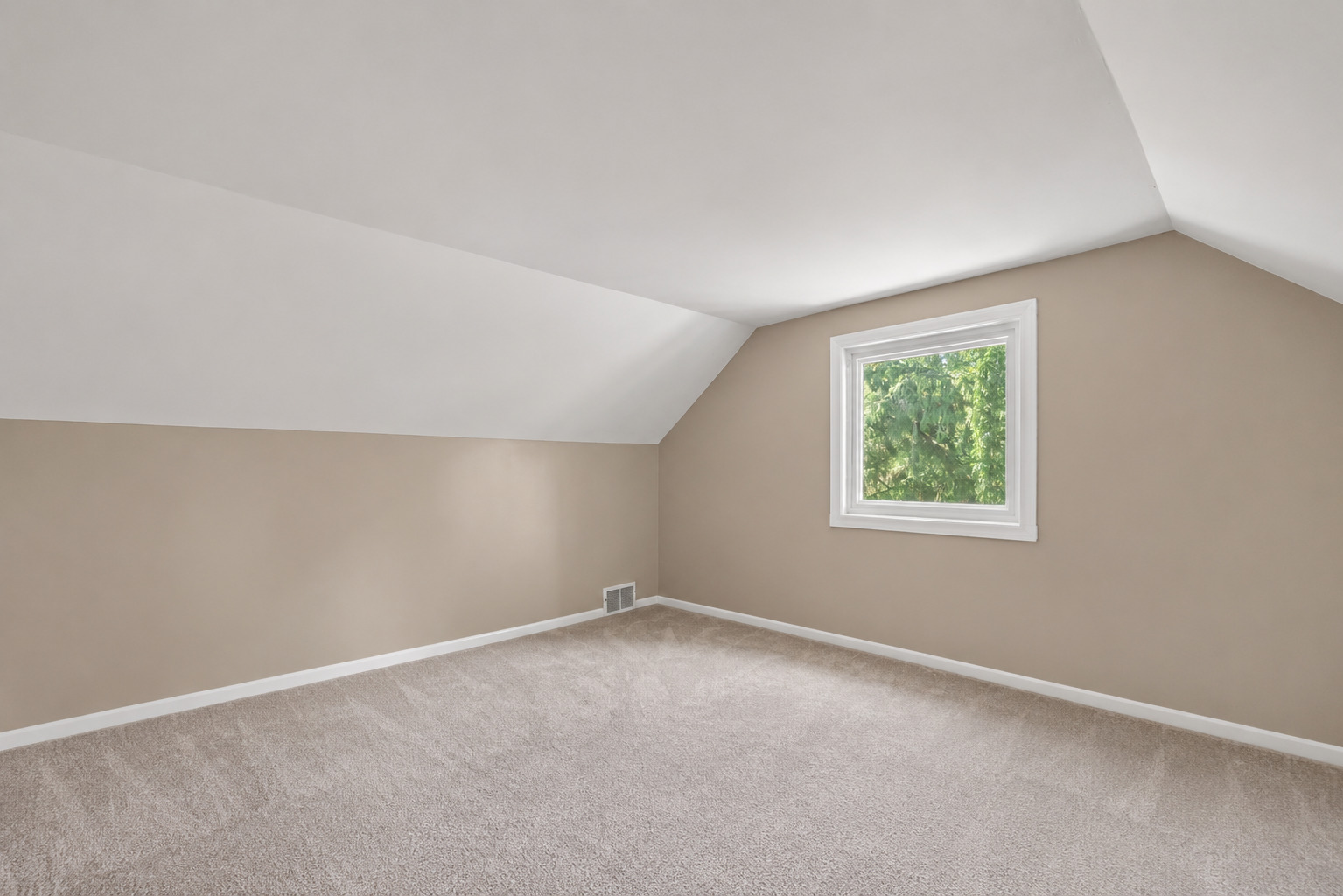4904 Rose Street Property Photo 13