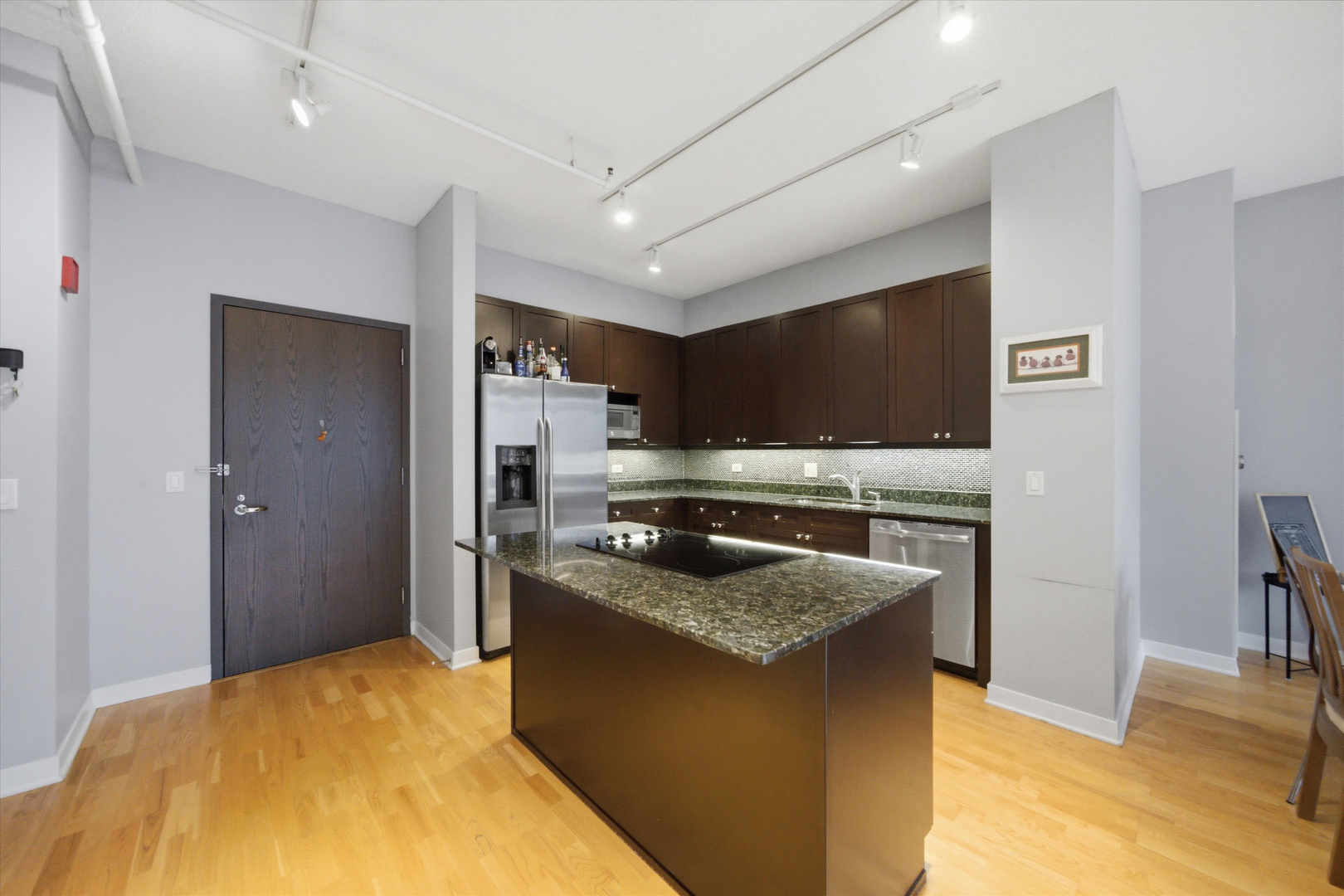 737 W Washington Boulevard 904 Property Photo 3