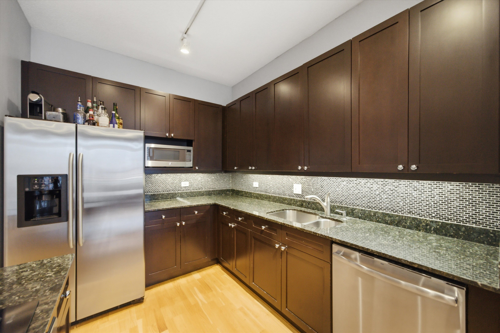 737 W Washington Boulevard 904 Property Photo 4