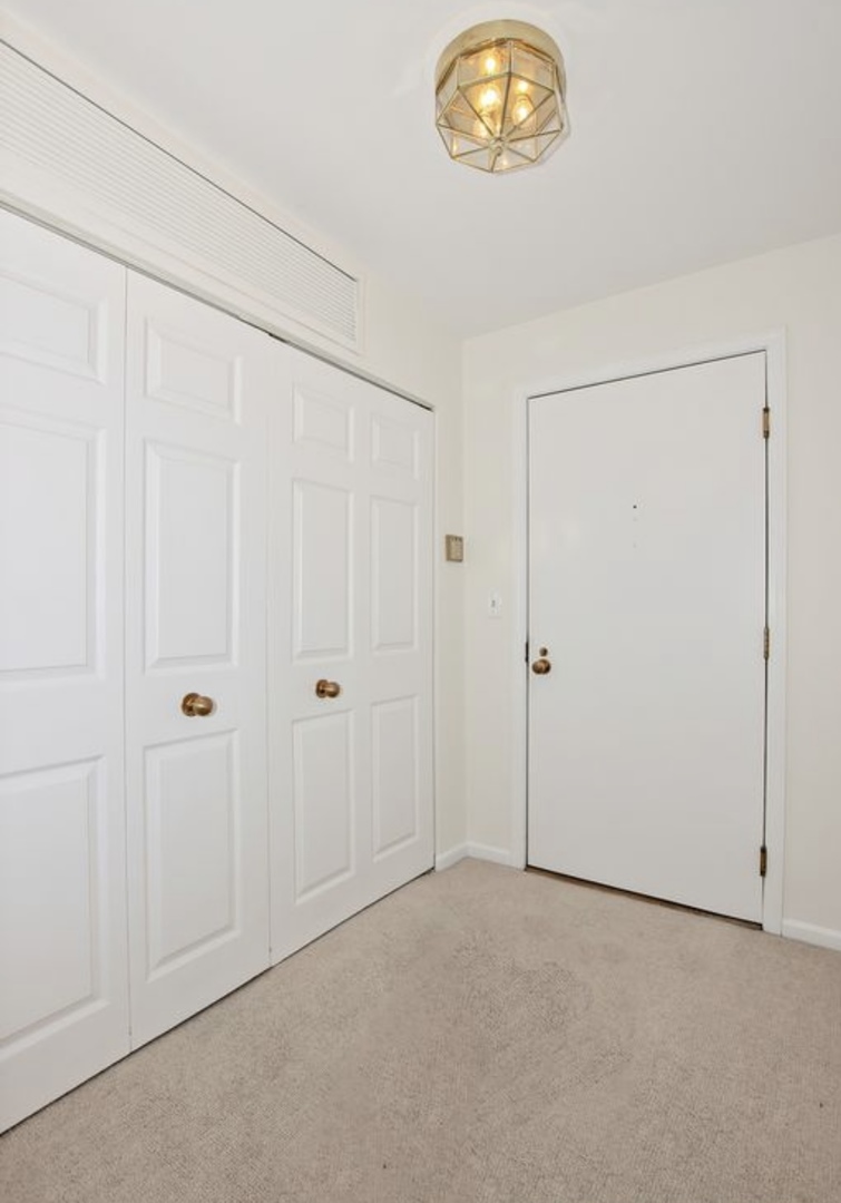 2000 Chestnut Avenue 207 Property Photo 3