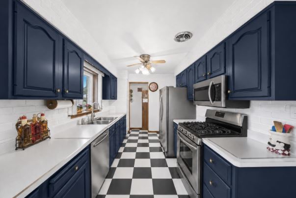 8231 W Berwyn Avenue Property Photo 8