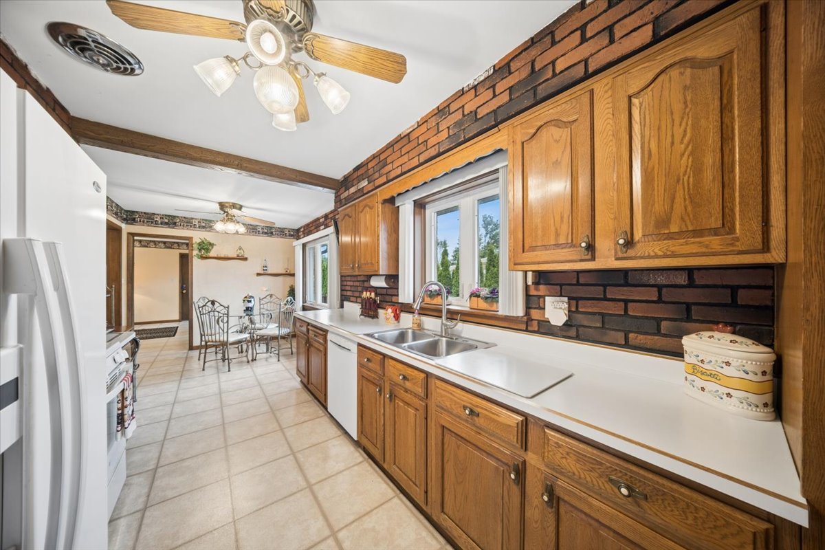 8231 W Berwyn Avenue Property Photo 9