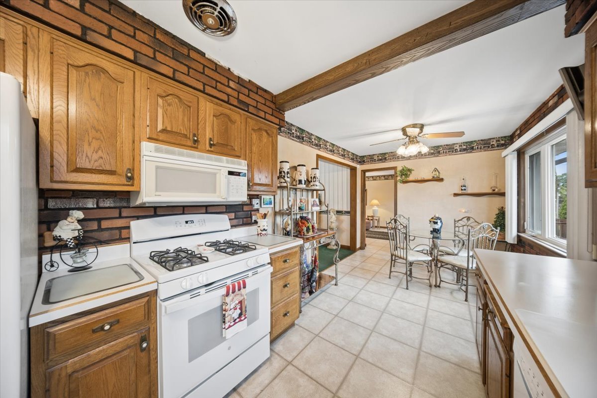 8231 W Berwyn Avenue Property Photo 10