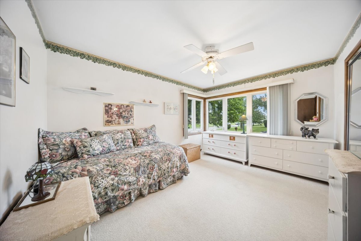 8231 W Berwyn Avenue Property Photo 15