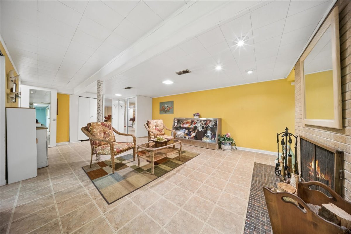8231 W Berwyn Avenue Property Photo 20
