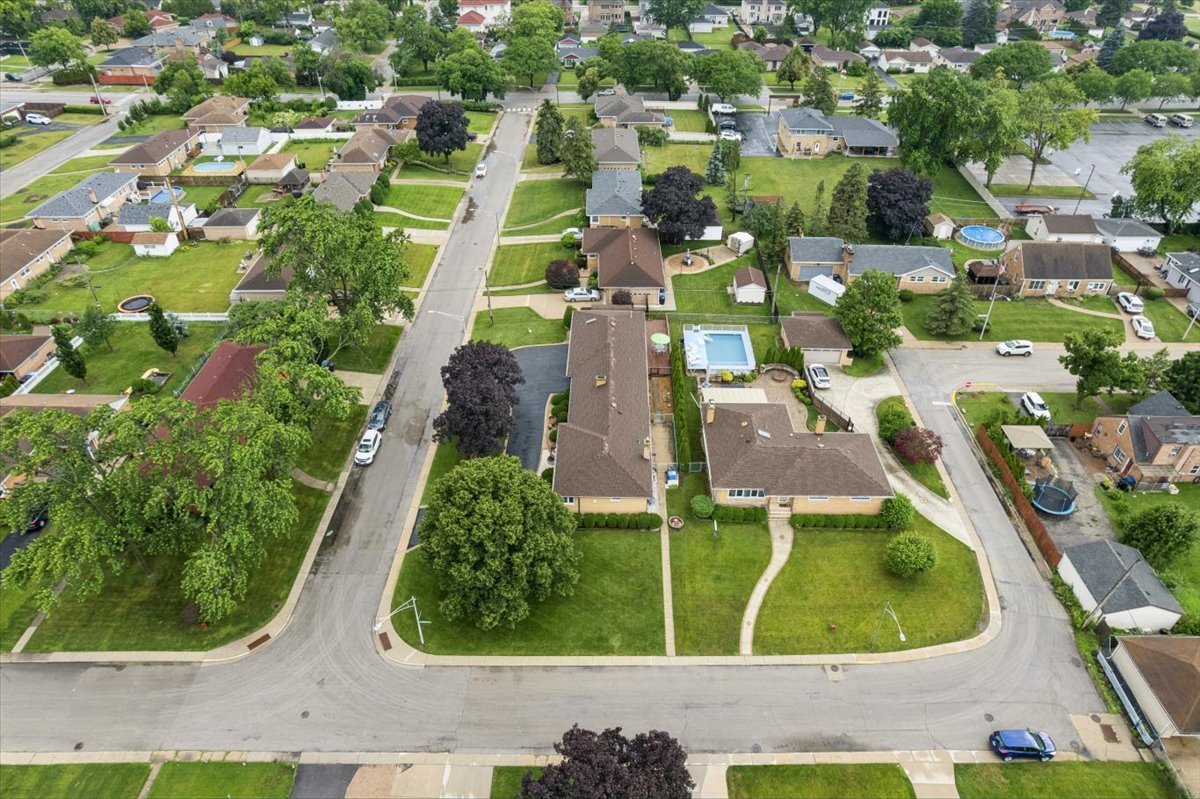 8231 W Berwyn Avenue Property Photo 32