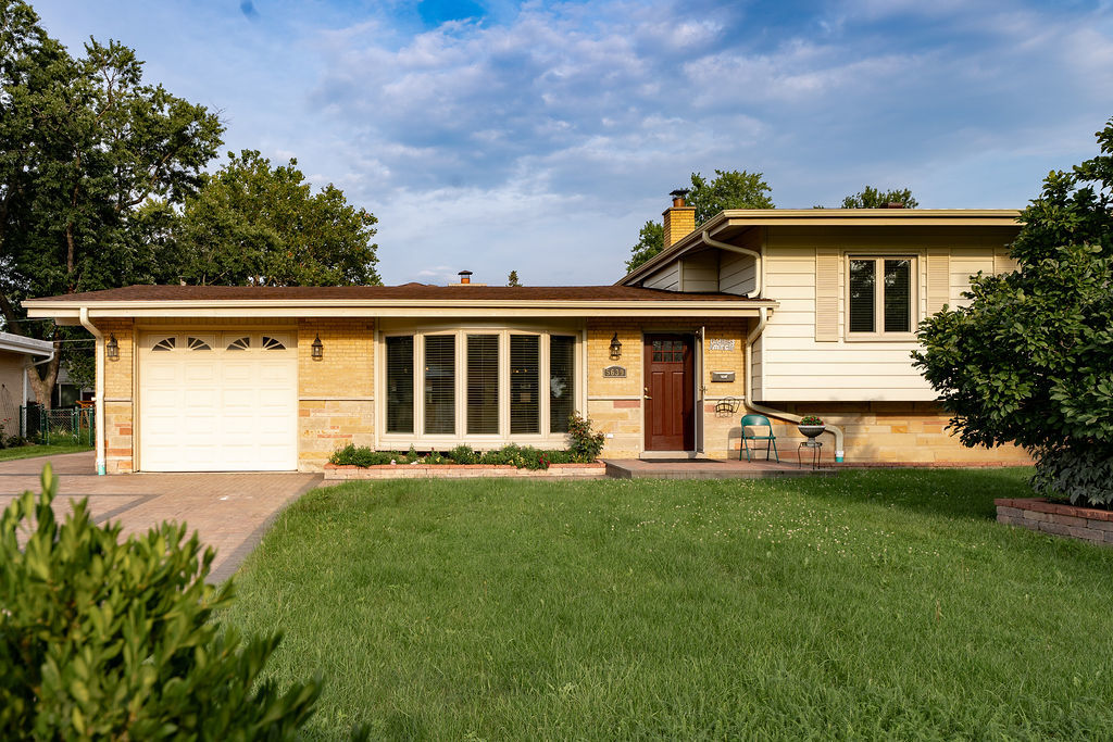 5639 N Manor Lane Property Photo 1