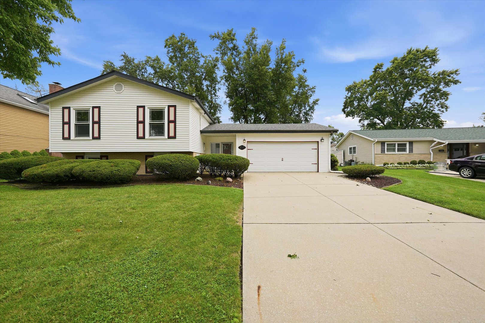 1025 Belair Drive Property Photo 1