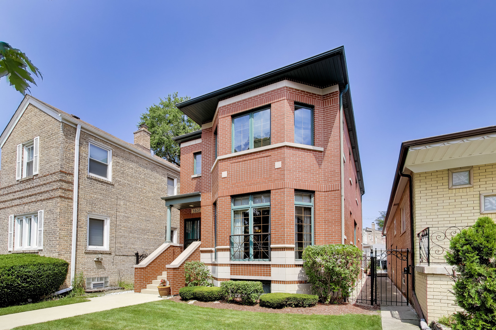 5837 N Virginia Avenue Property Photo 1