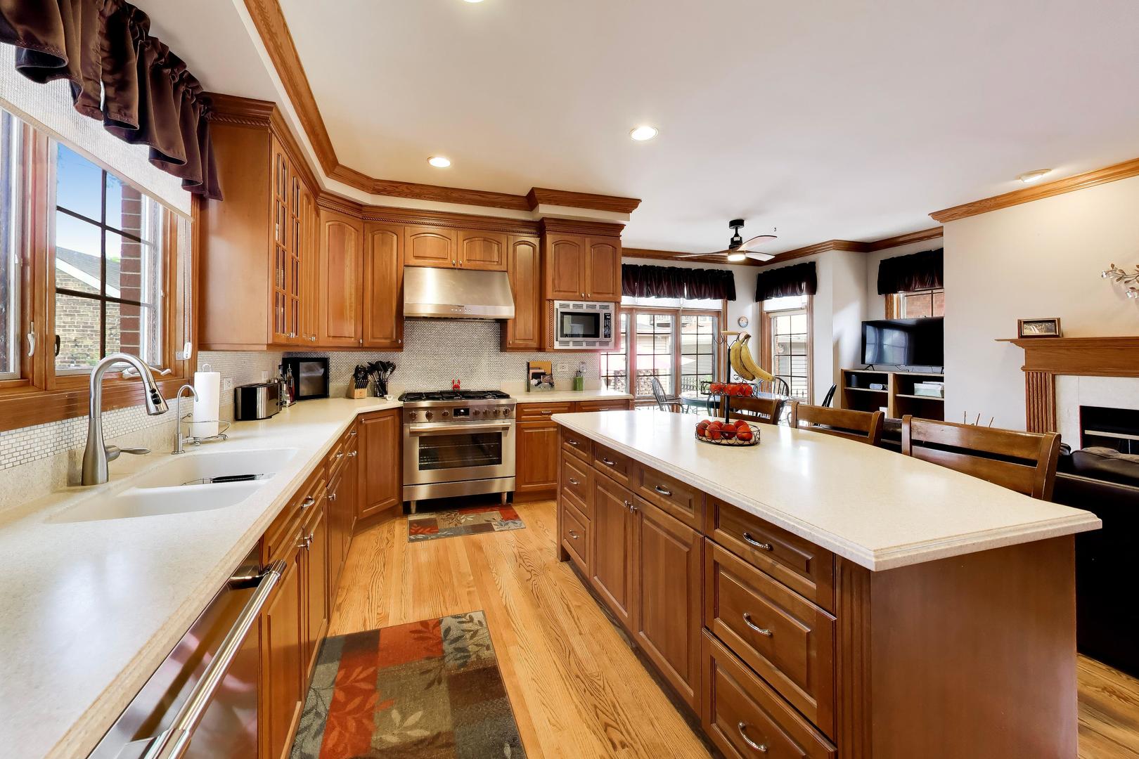 5837 N Virginia Avenue Property Photo 10