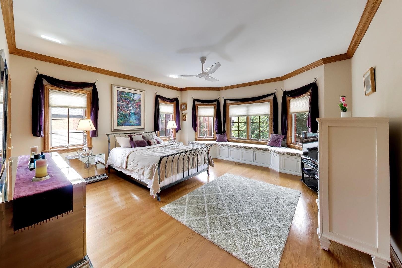 5837 N Virginia Avenue Property Photo 17