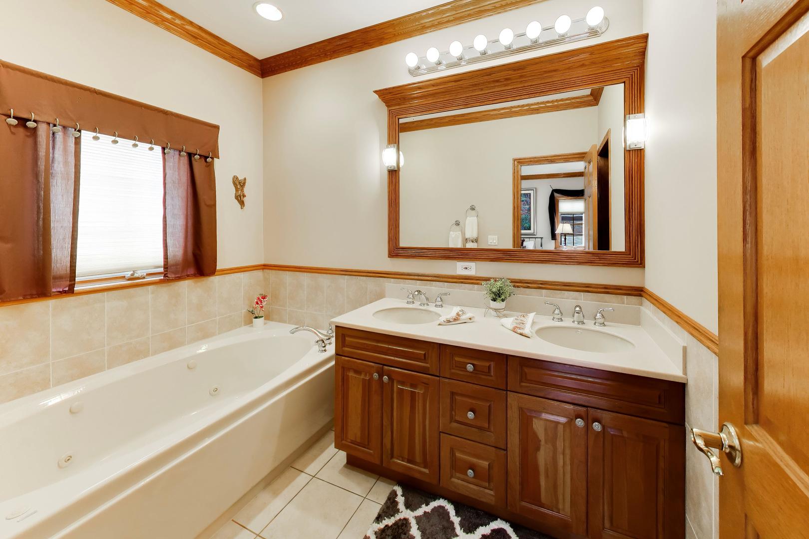 5837 N Virginia Avenue Property Photo 20