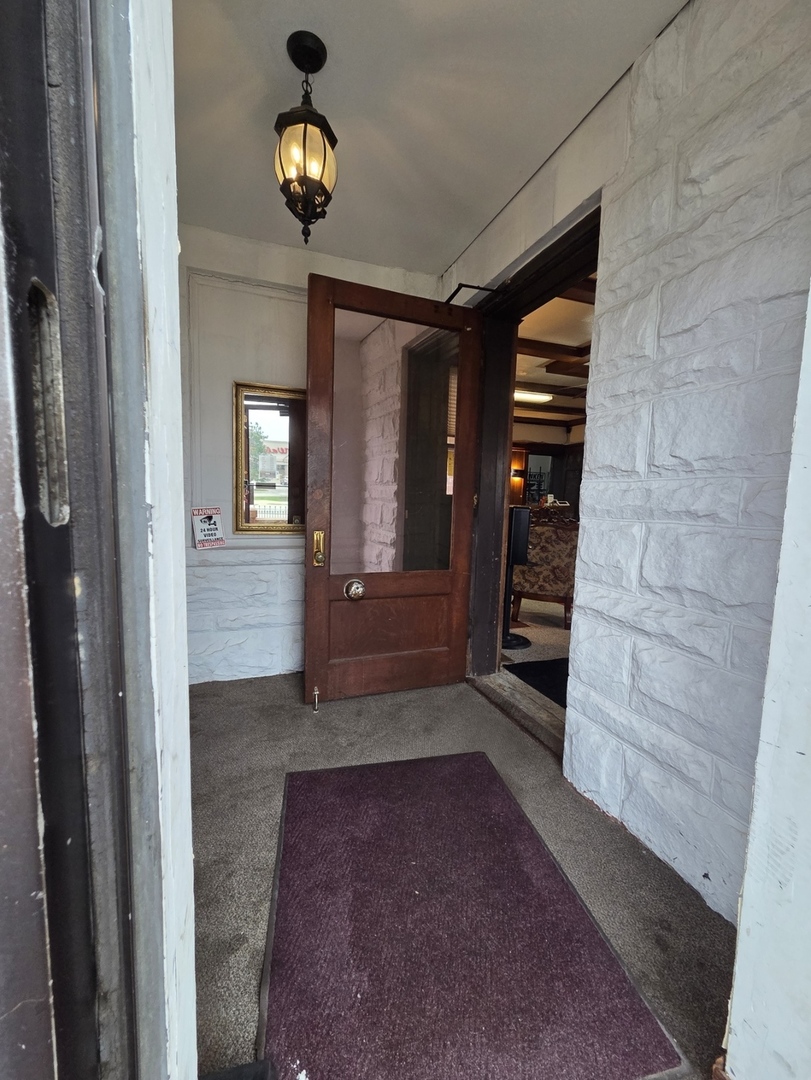 105 W Lincoln Highway 4 Property Photo 9