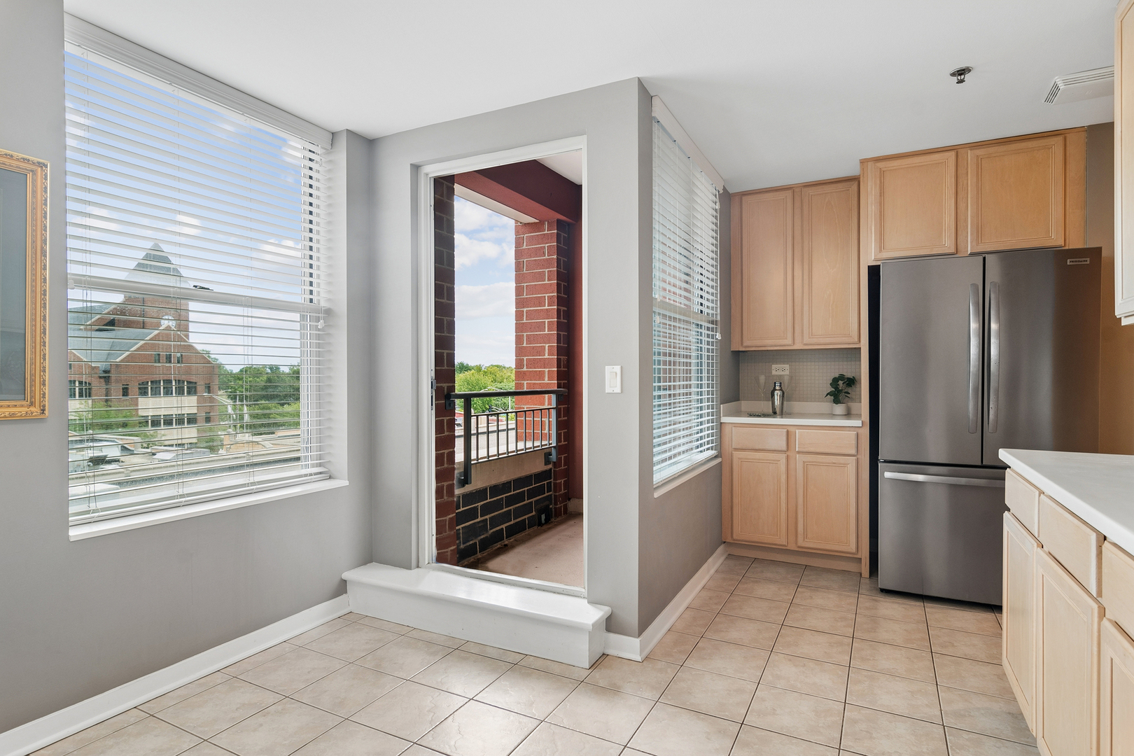 77 S Evergreen Avenue 401 Property Photo 9