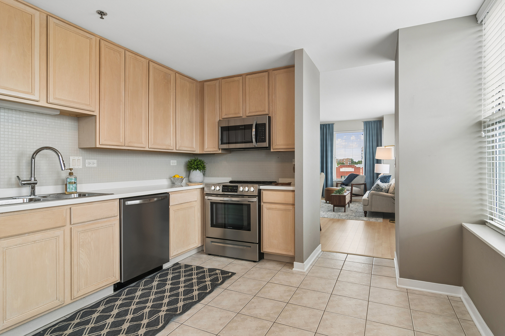 77 S Evergreen Avenue 401 Property Photo 11