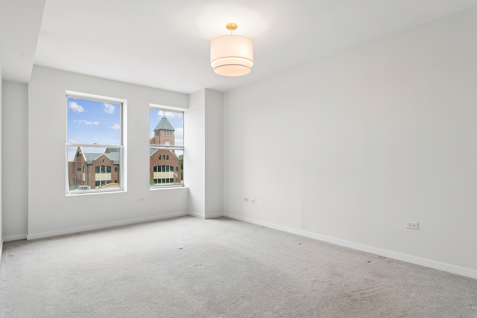 77 S Evergreen Avenue 401 Property Photo 13