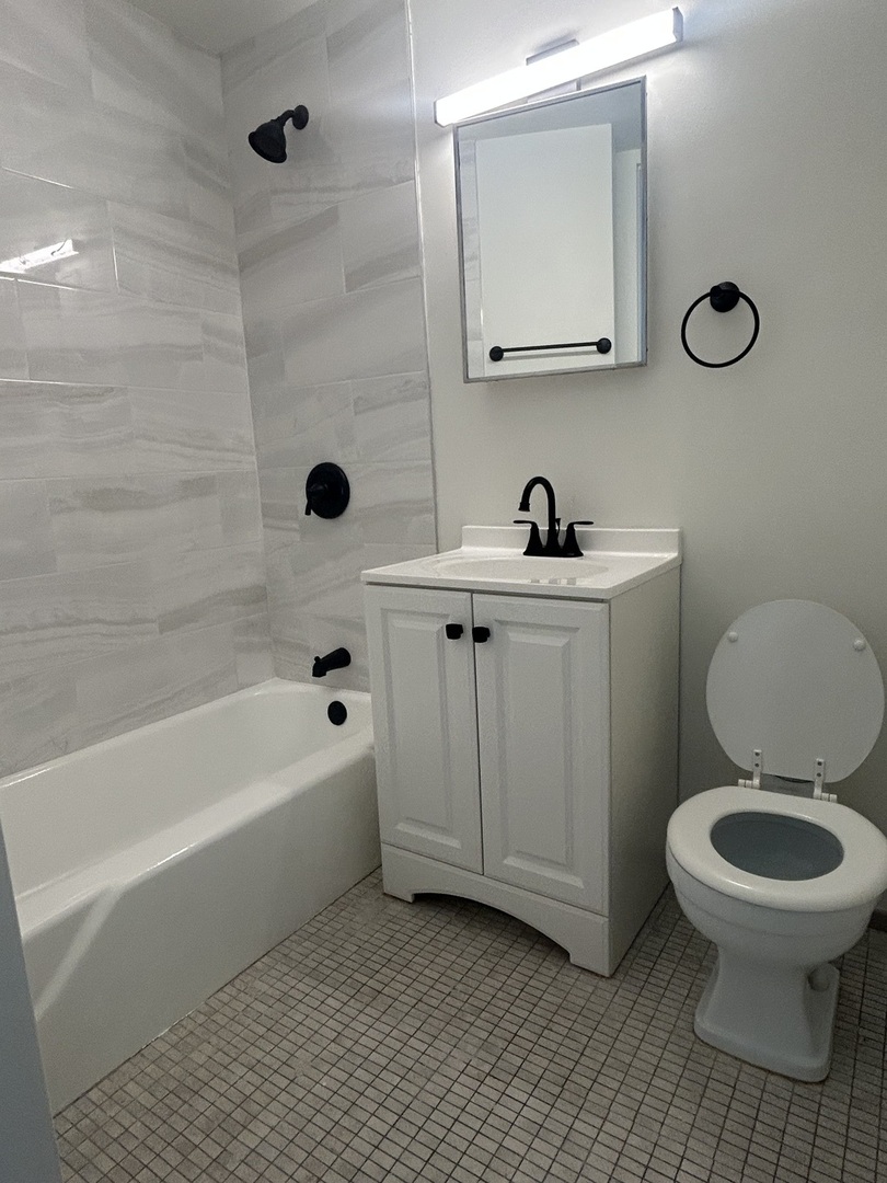 1450 E 55th Place 719s Property Photo 8