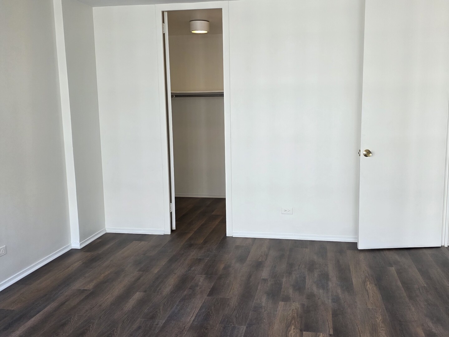 1450 E 55th Place 719s Property Photo 11