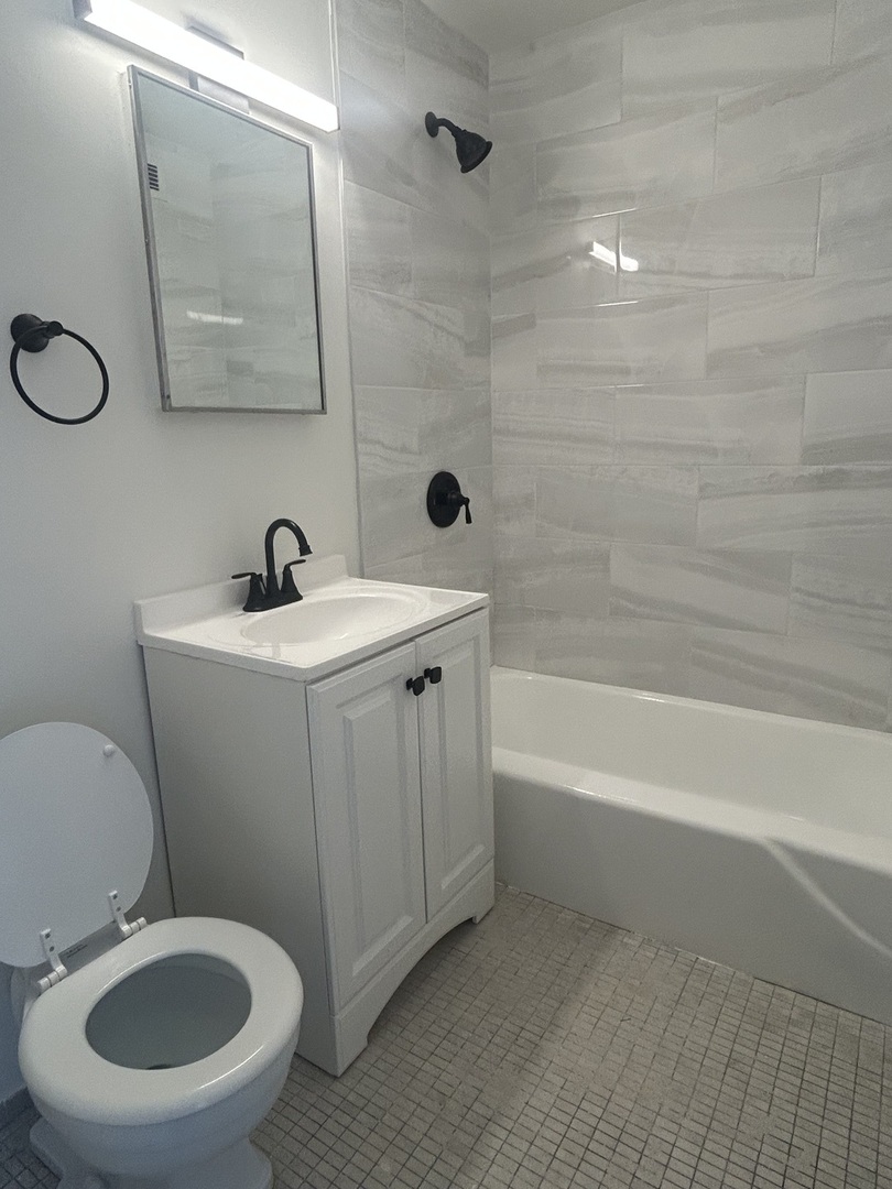 1450 E 55th Place 719s Property Photo 13
