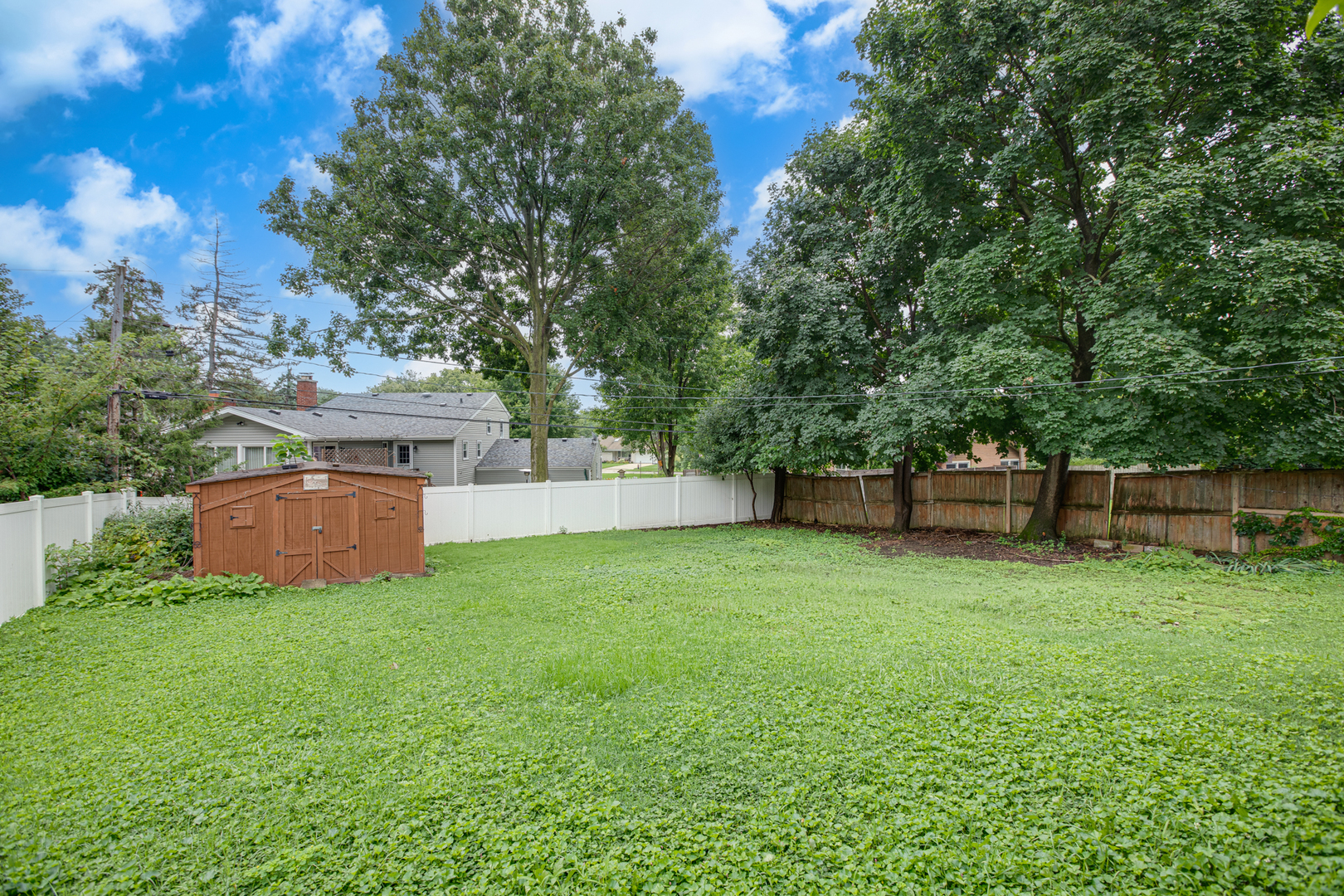 1015 Leslie Lane Property Photo 2