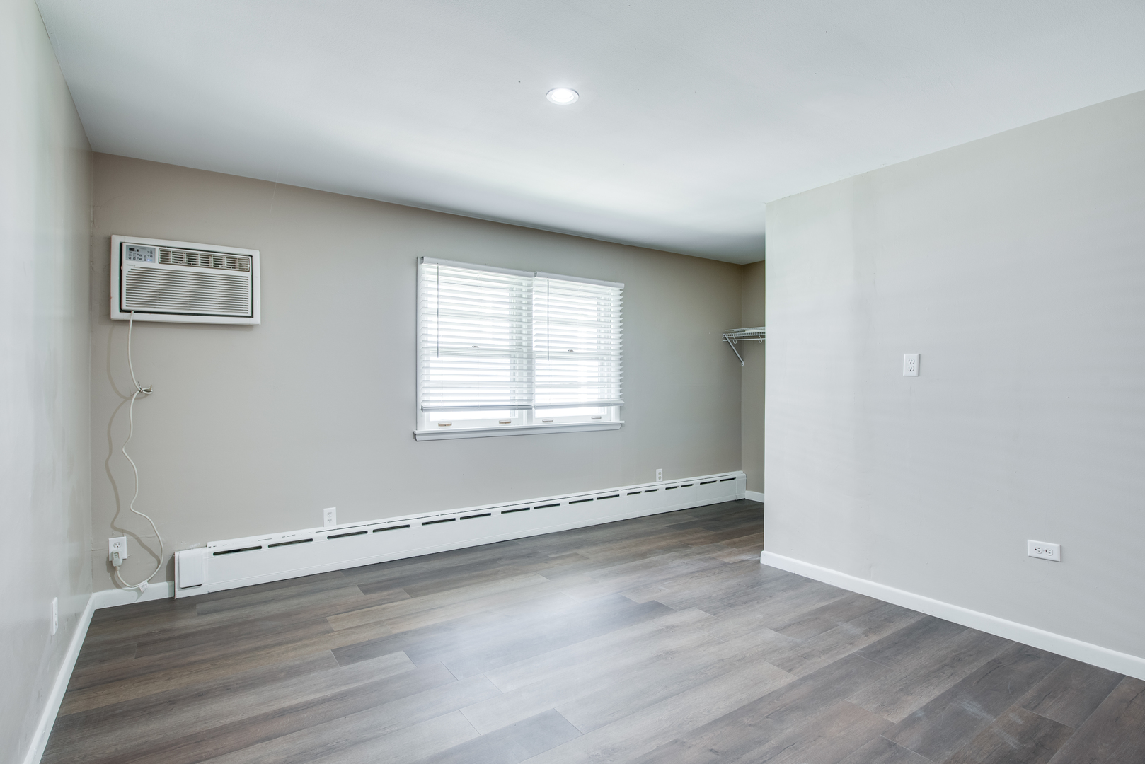 1427 N May Street Property Photo 5