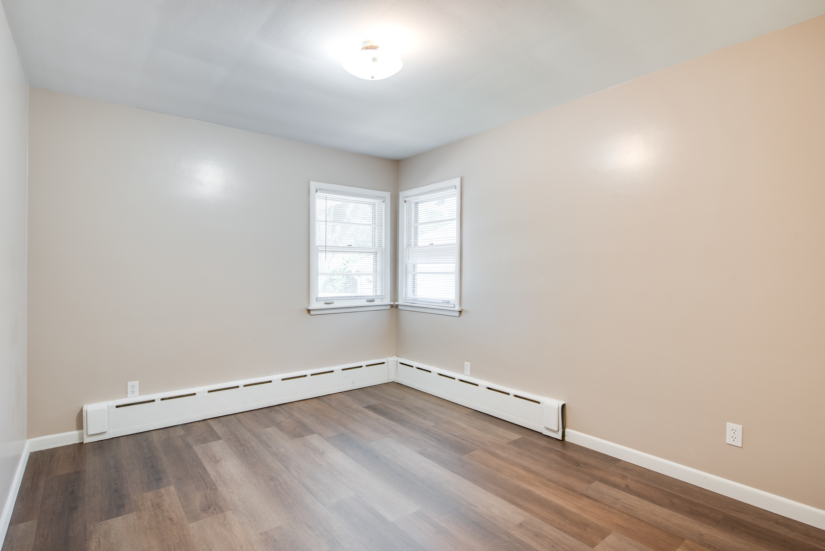 1427 N May Street Property Photo 6