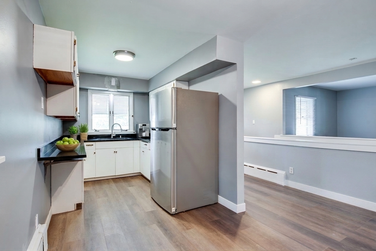 1427 N May Street Property Photo 8