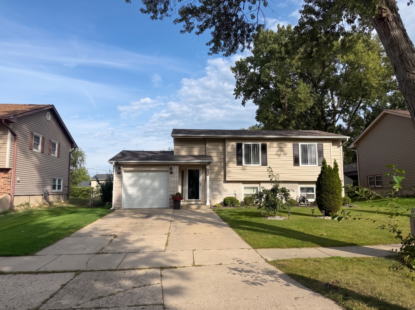 753 Macarthur Drive Property Photo 1