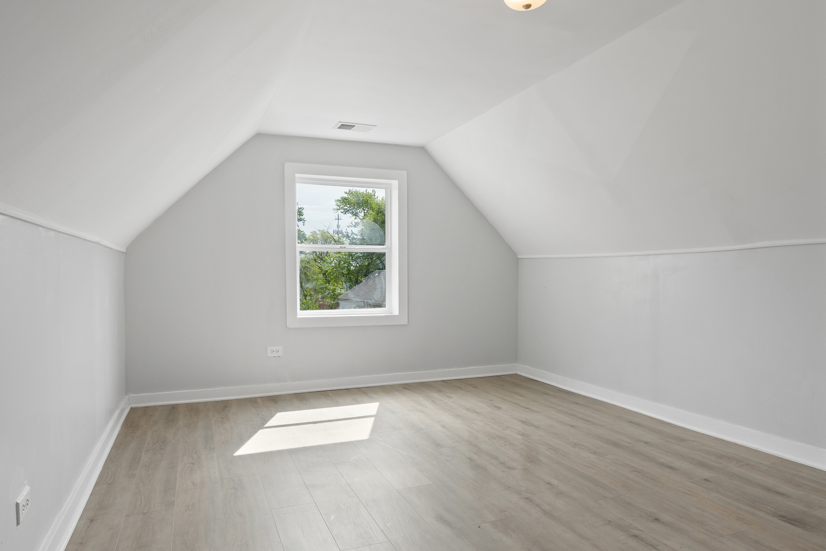 7010 S Paulina Street Property Photo 13