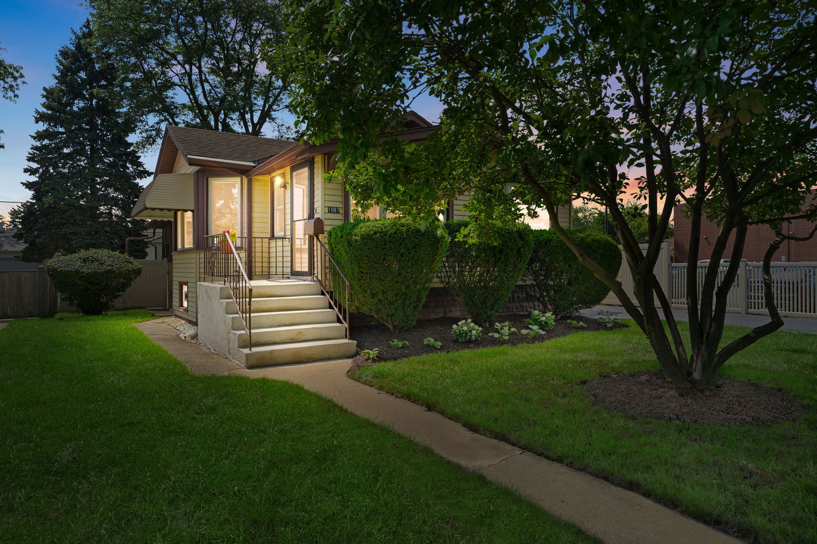 1087 Rose Avenue Property Photo 2