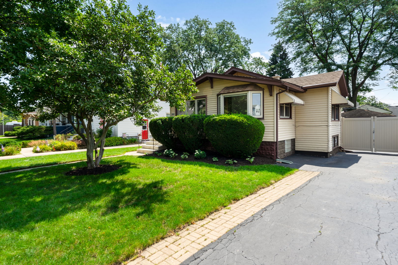 1087 Rose Avenue Property Photo 3