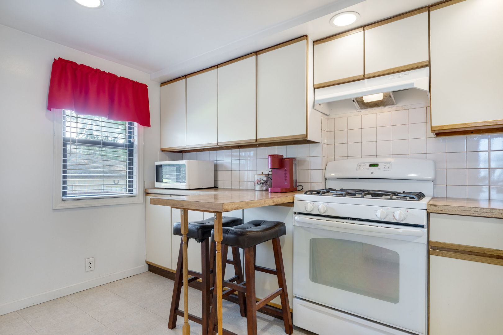 1087 Rose Avenue Property Photo 9