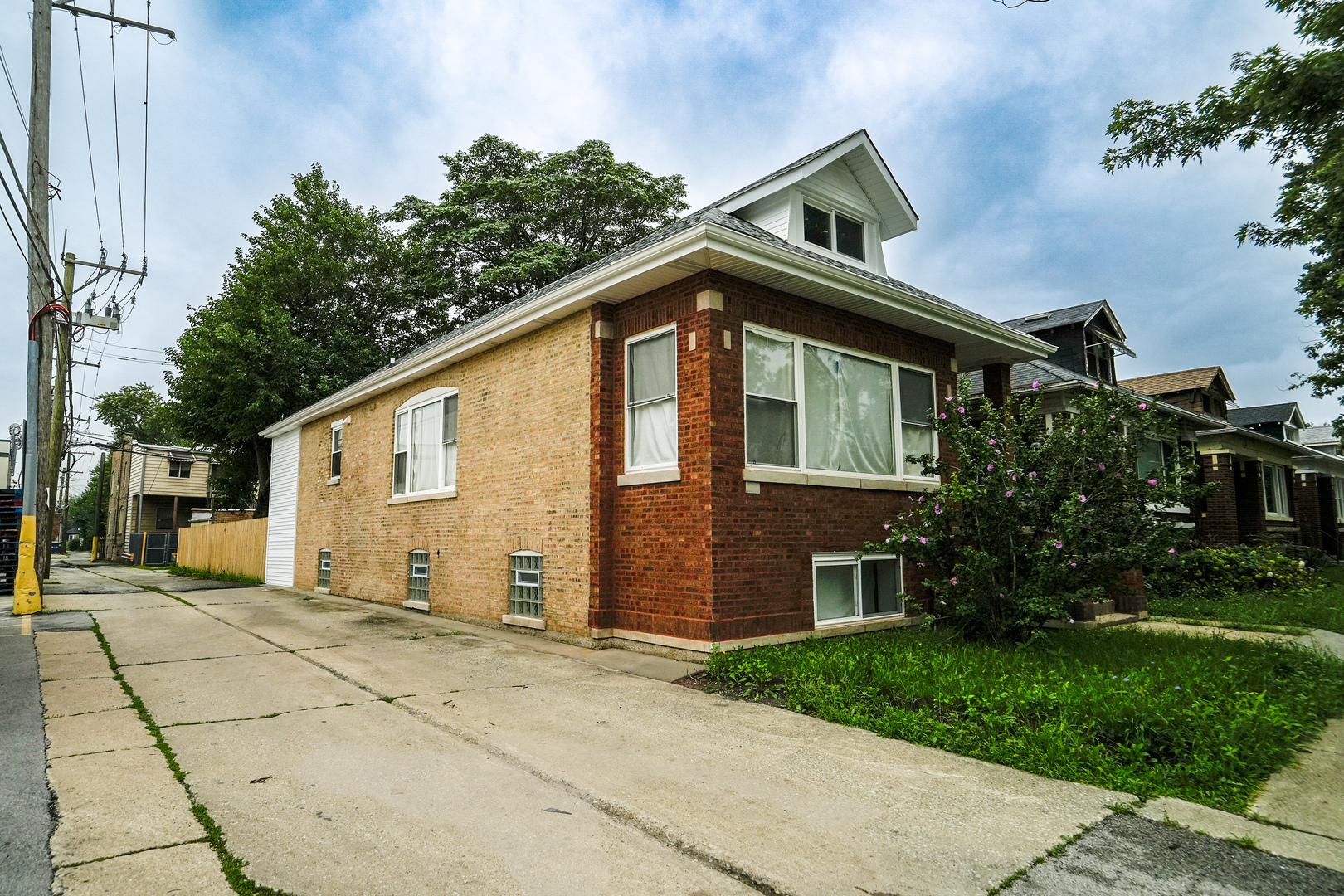 8717 S Bishop Street Property Photo 1