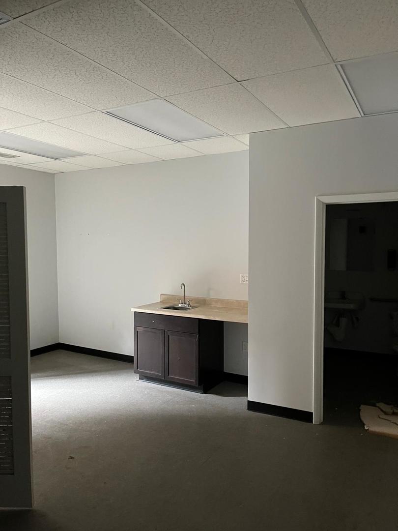 4371 S Archer Avenue Property Photo 6