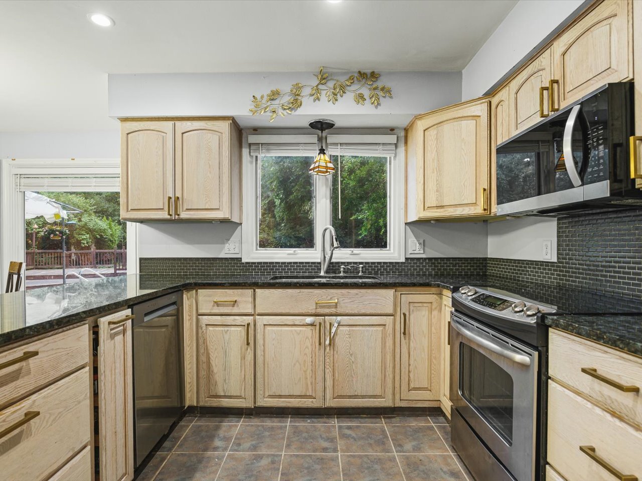 1718 Jacoby Place Property Photo 15