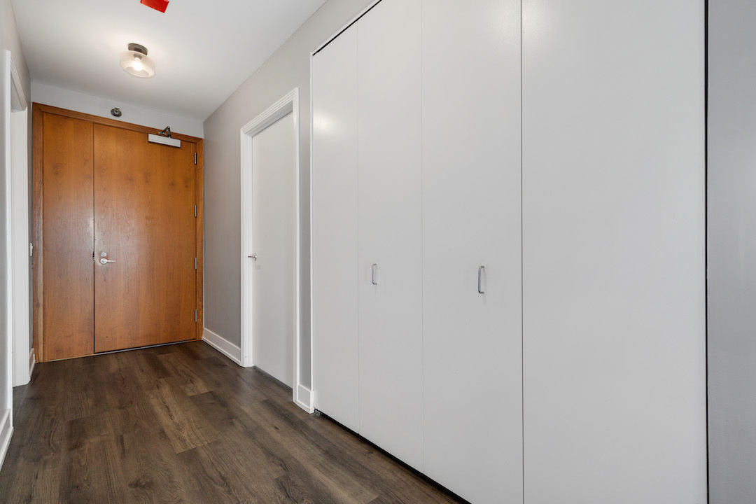 501 N Clinton Street 606 Property Photo 2