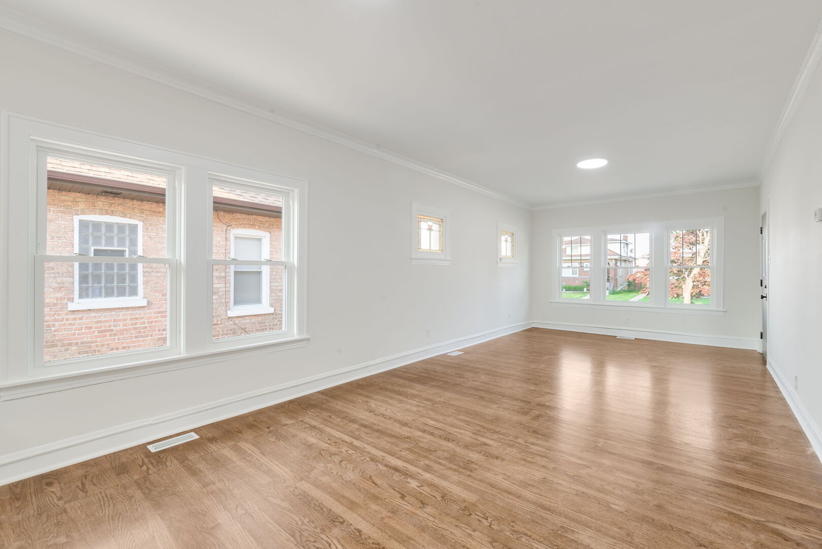 1911 S 11th Avenue Property Photo 6