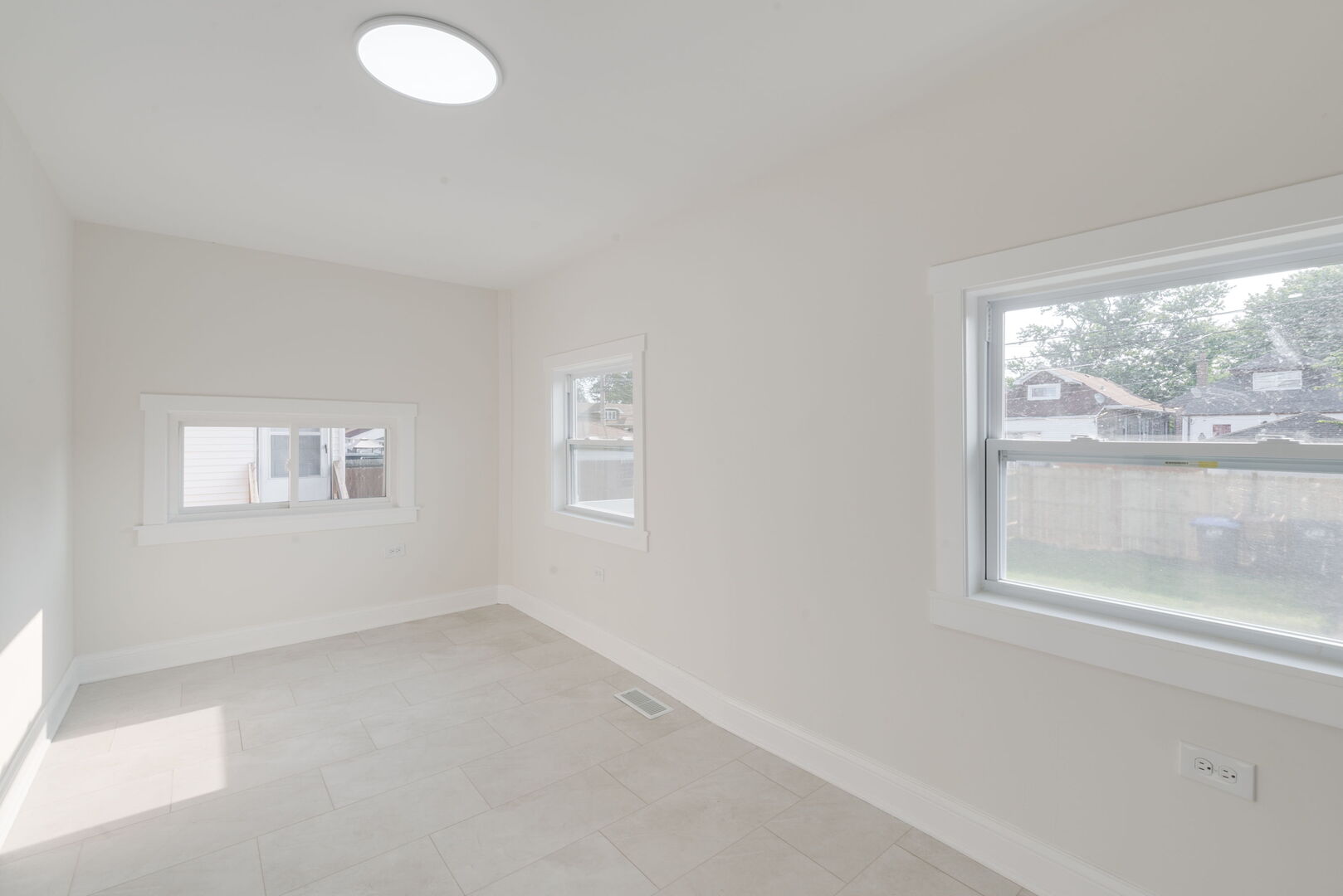 1911 S 11th Avenue Property Photo 13