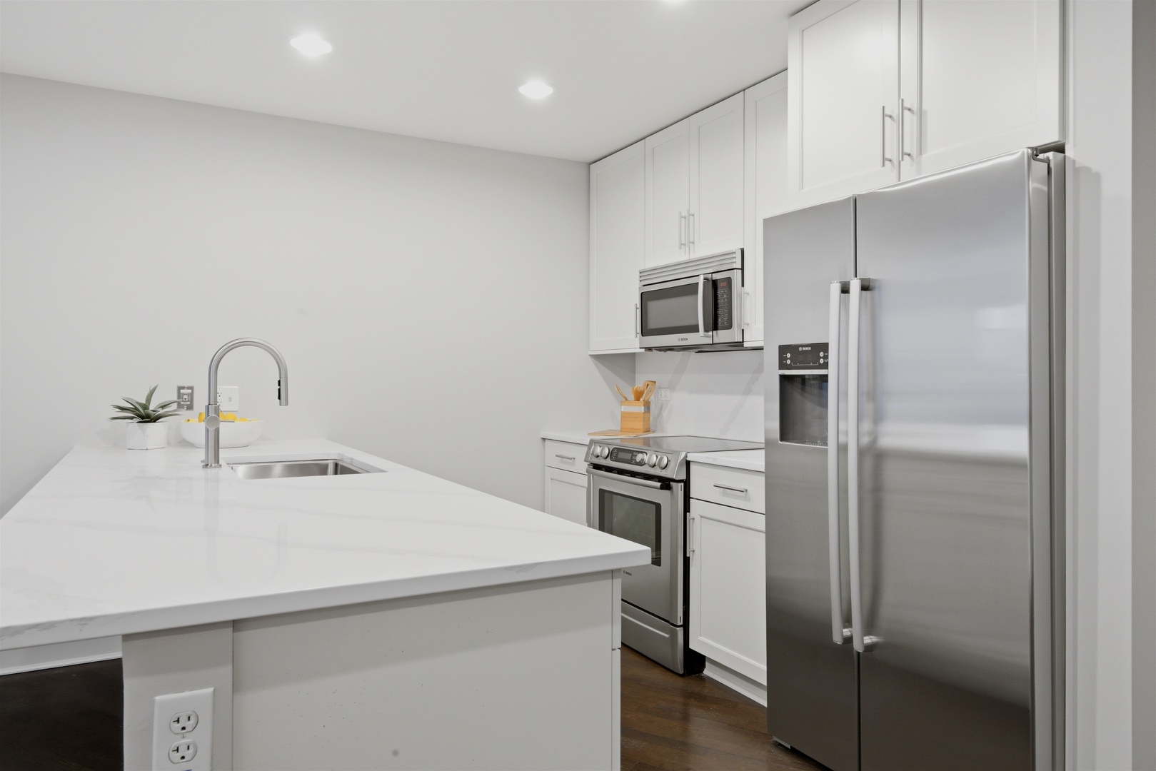 850 N Lake Shore Drive 604 Property Photo 13