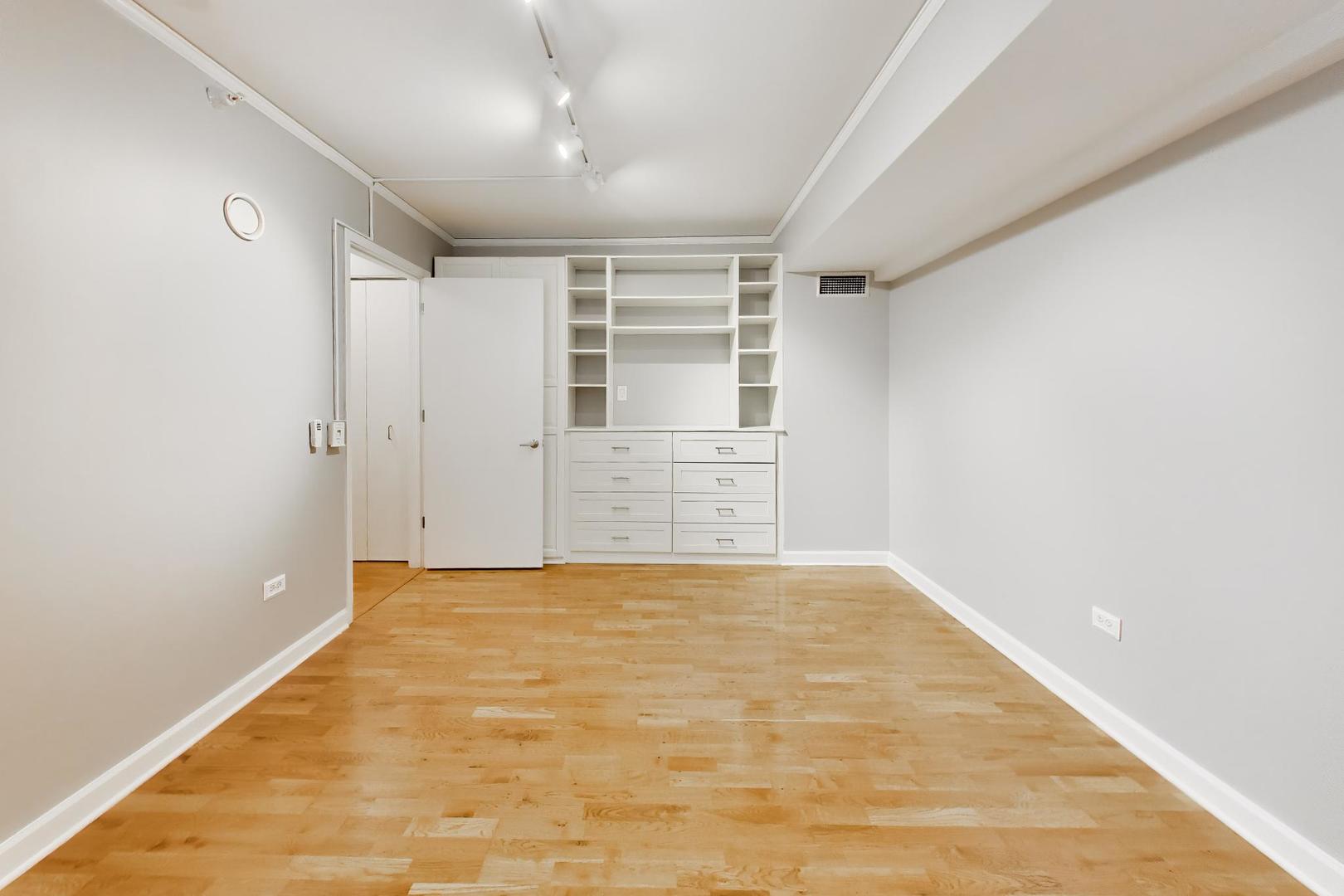 201 N Westshore Drive 407 Property Photo 25