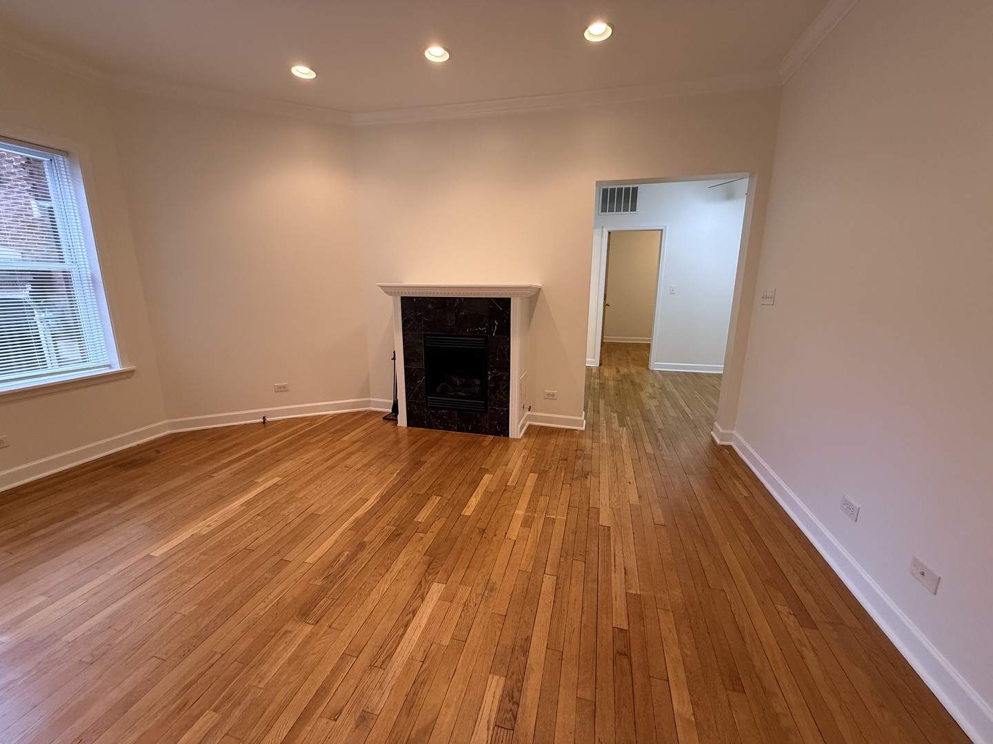 1346.5 W Estes Avenue 1w Property Photo 2