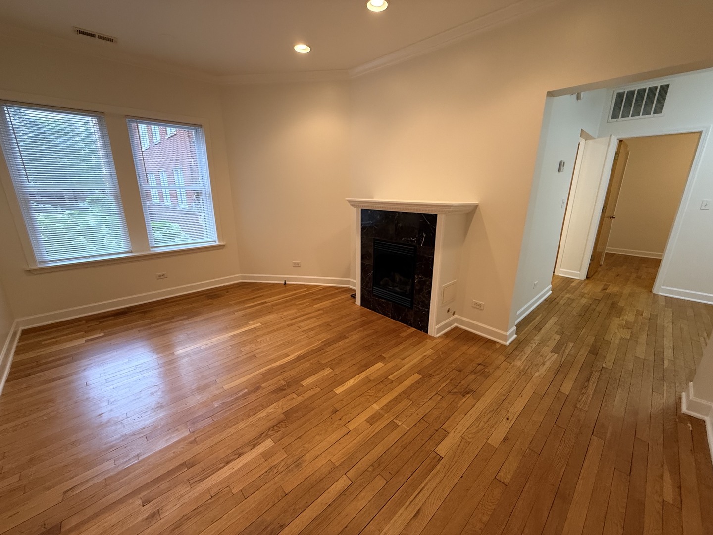 1346.5 W Estes Avenue 1w Property Photo 3