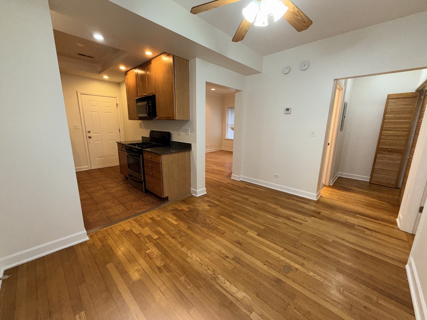 1346.5 W Estes Avenue 1w Property Photo 8