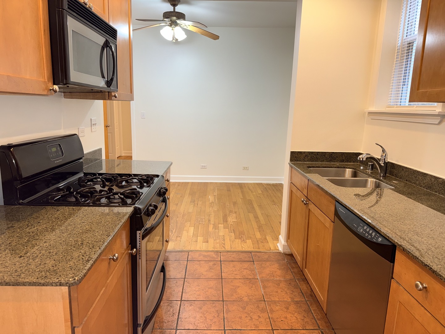 1346.5 W Estes Avenue 1w Property Photo 10