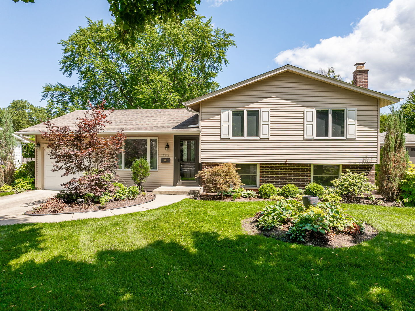 1017 N Timberlea Drive Property Photo 1