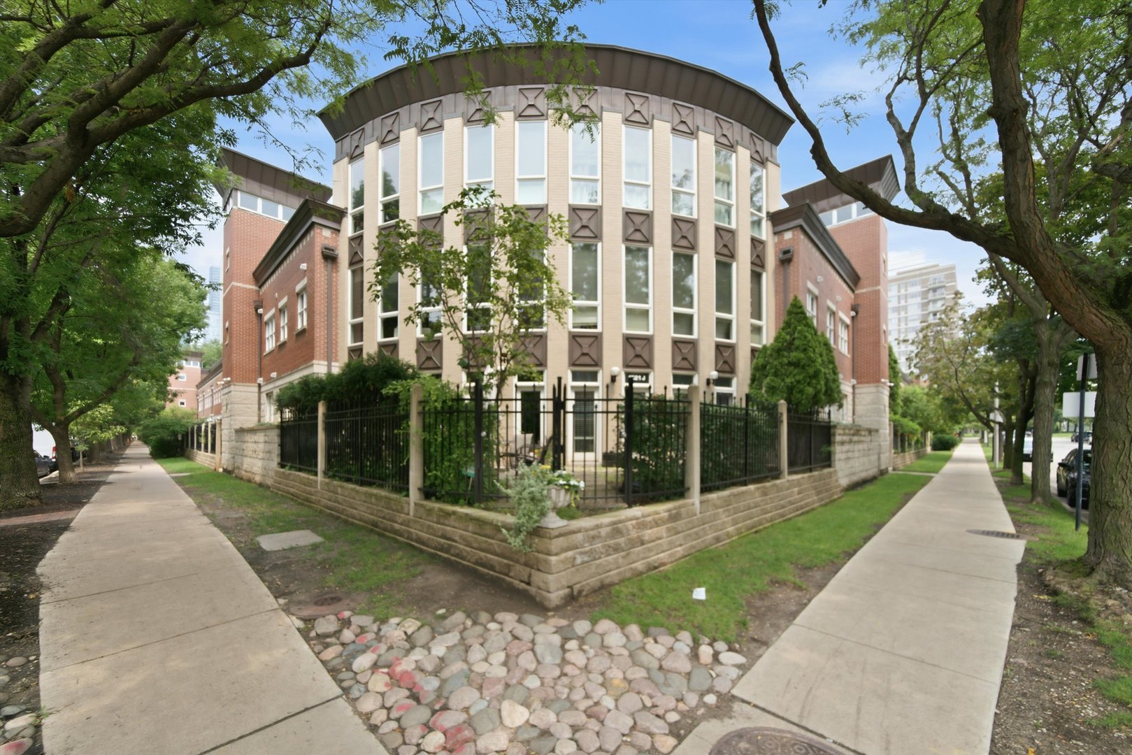1521 S Indiana Avenue J Property Photo 1